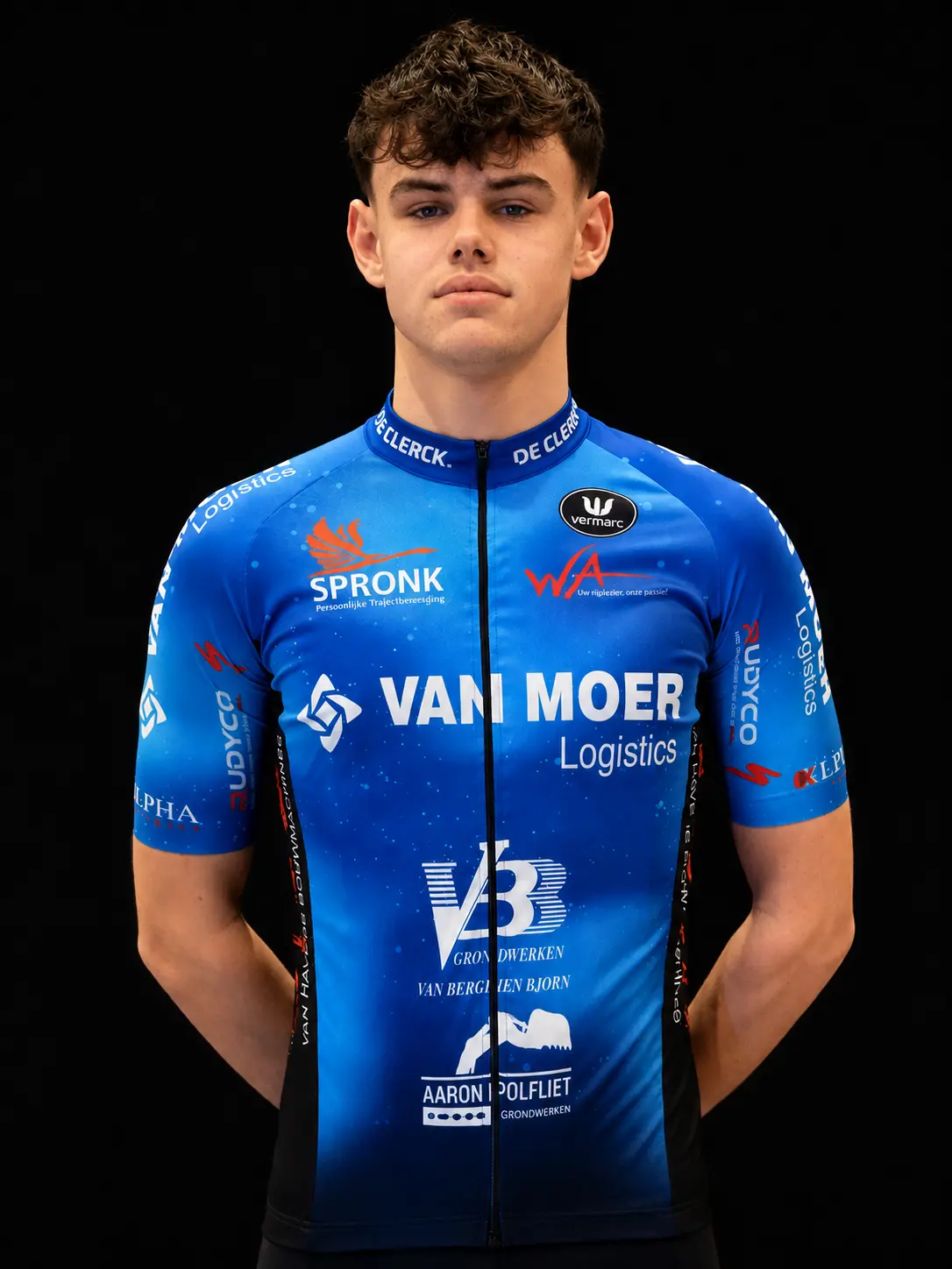 Milan Marghem in het blauwe Van Moer Logistics-wedstrijdshirt